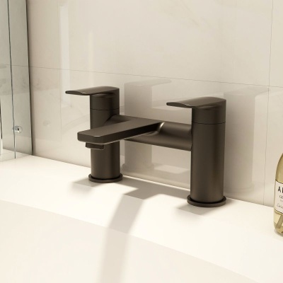 Suburb Bath Filler - Matte Black